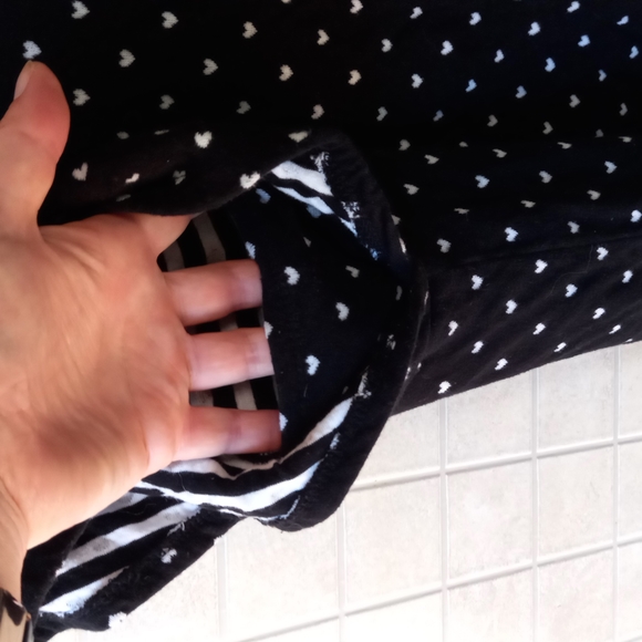 Jane and Delancey heart patterned tee - Picture 4 of 5